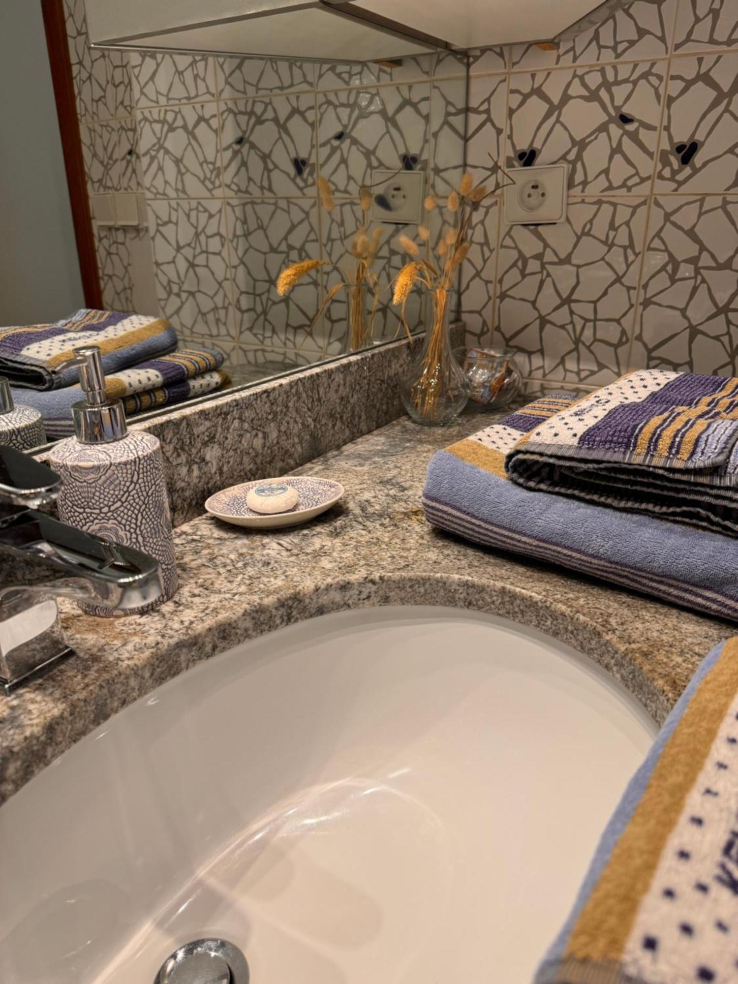 L'Elegante - Maison De Ville Avec Bains A Remous - Parking Inclus سان بول دي فينس المظهر الخارجي الصورة